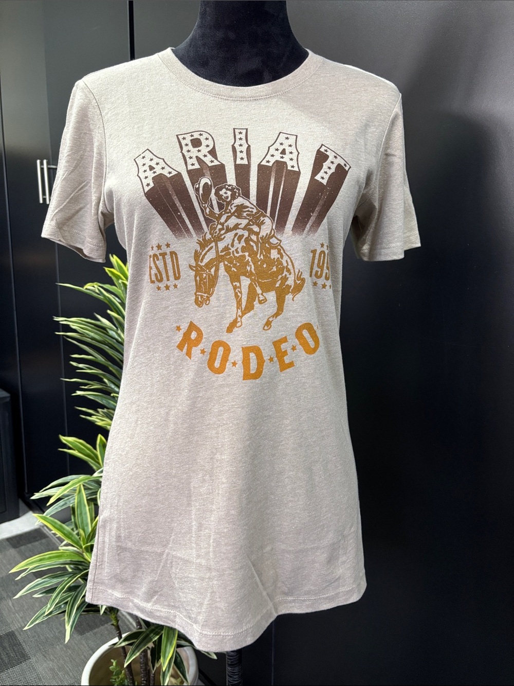 Ariat Rodeo Bronco Cowgirl Logo chest, crew neck,,soft,Western,casual,everyday